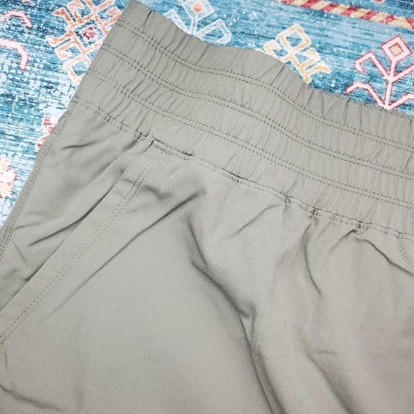 Old Navy High-Waisted StretchTech Shorts Women 4-inch inseam 4X BNWT - Picture 5 of 12